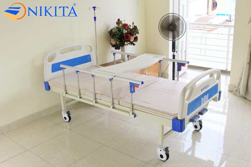 Giường bệnh nhân tay quay NIKITA DCN02