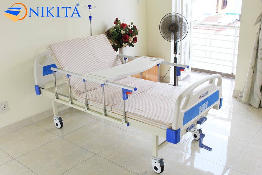 Giường bệnh nhân tay quay NIKITA DCN02