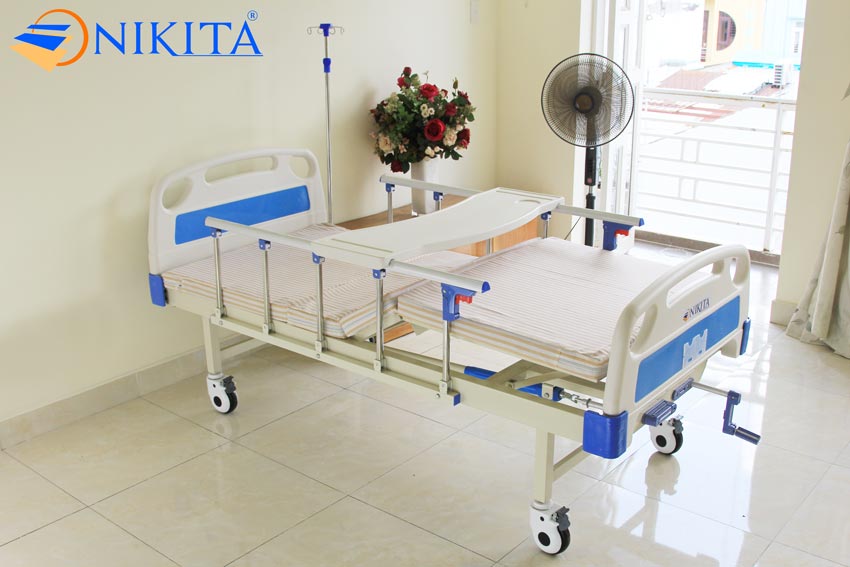 Giường bệnh nhân tay quay NIKITA DCN02