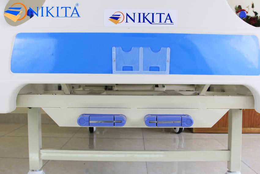 Giường bệnh nhân tay quay NIKITA DCN02
