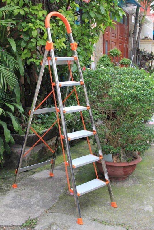 Thang ghế tay vịn bậc lớn NIKITA IN06