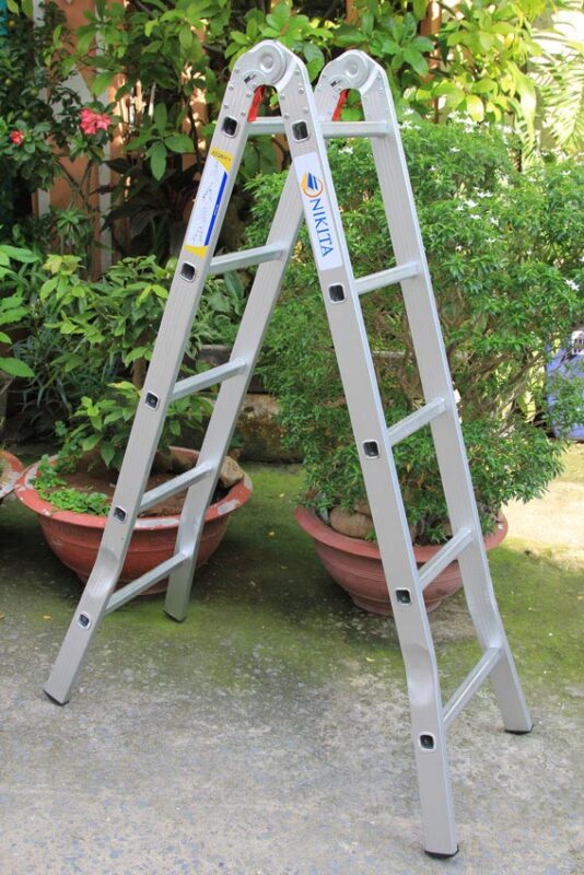 Thang nhôm chữ A khóa tự động NIKITA