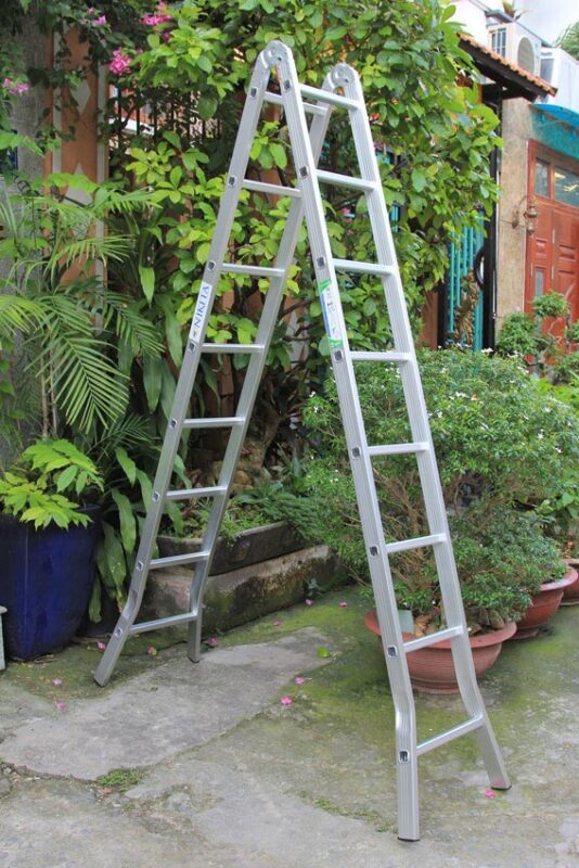 Thang nhôm chữ A khóa tự động NIKITA
